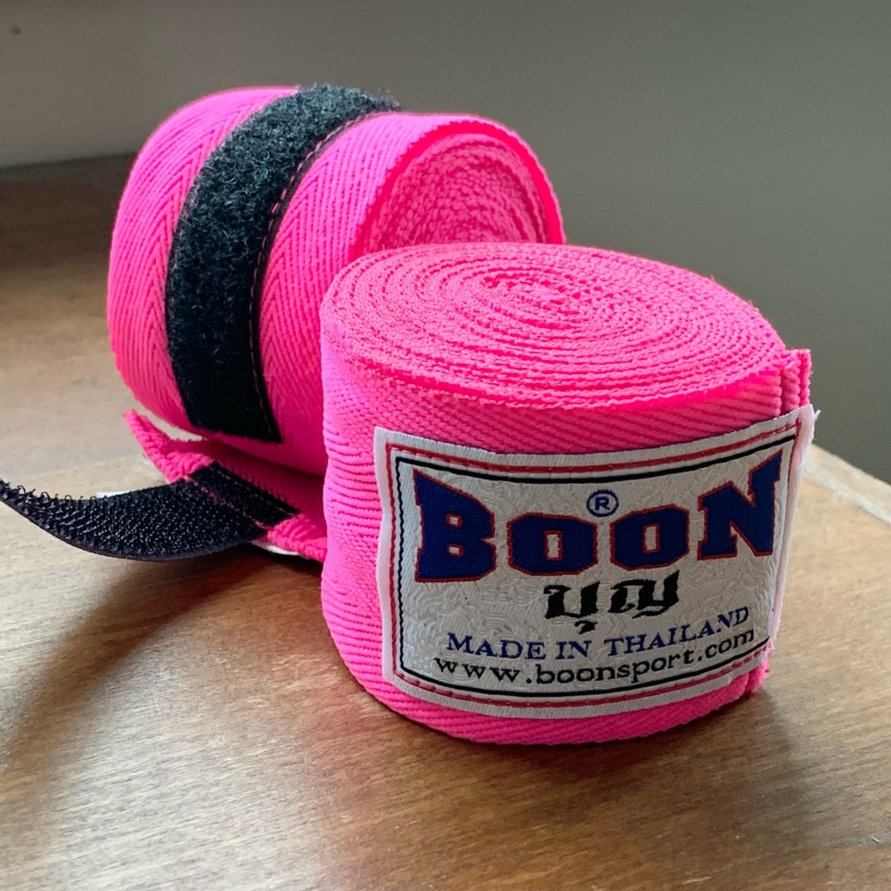 Boon neon pink handwraps